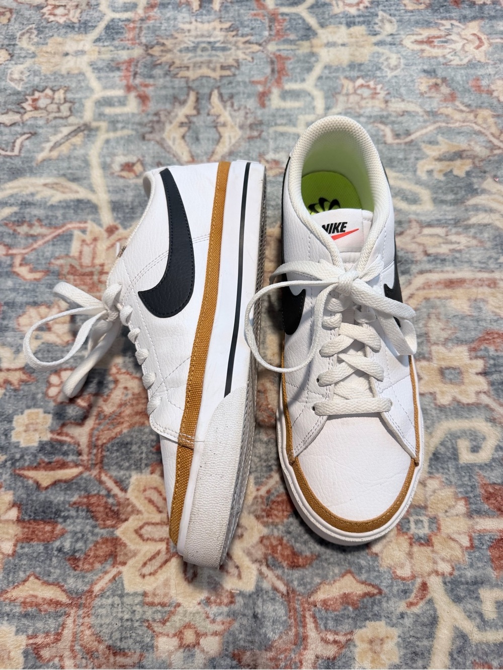 Nike Court Legacy